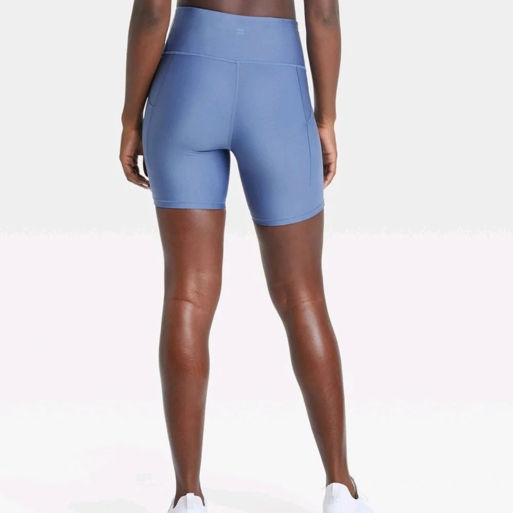 NWTWomen's Effortless Support High-Rise Pocketed Bike Shorts 6" - All In Motion™ - Picture 2 of 5